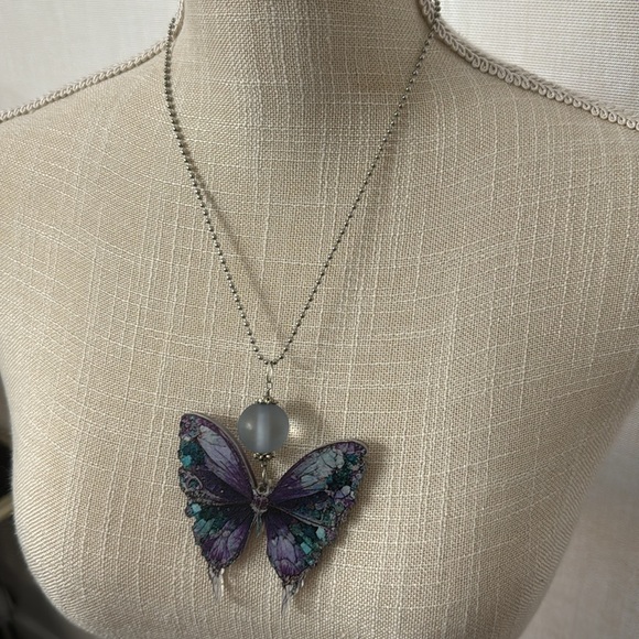 NWOT Crystal like 2 Face Hand Painted Butterfly Crystal Ball Like Necklace - Picture 4 of 17